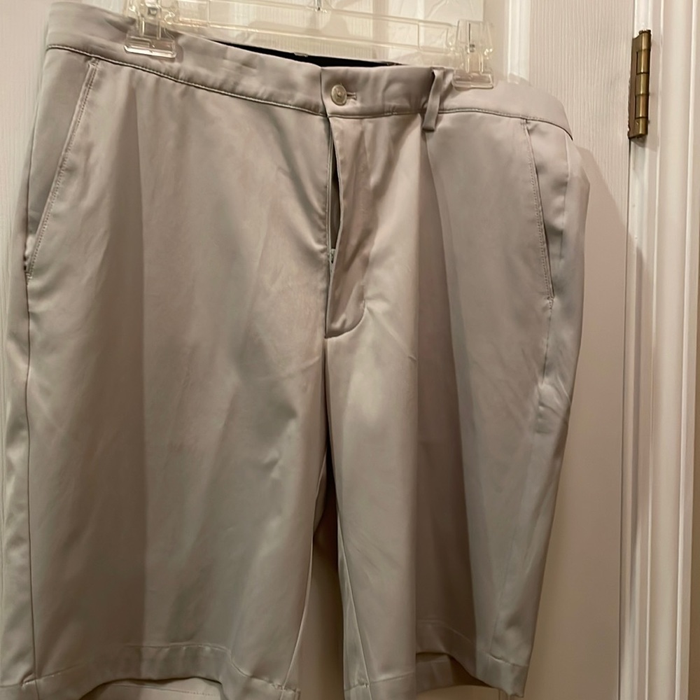 Mens size 34 Greg Norman’s shorts, light beige